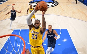 DALLAS, TX - NOVEMBER 1: LeBron James #23 of the Los Angeles Lakers dunks the ball against the Dallas Mavericks on November 1, 2019 at the American Airlines Center in Dallas, Texas. NOTE TO USER: User expressly acknowledges and agrees that, by downloading and/or using this Photograph, user is consenting to the terms and conditions of the Getty Images License Agreement. Mandatory Copyright Notice: Copyright 2019 NBAE (Photo by Jesse D. Garrabrant/NBAE via Getty Images)