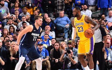 DALLAS, TX - NOVEMBER 1: LeBron James #23 of the Los Angeles Lakers handles the ball against the Dallas Mavericks on November 1, 2019 at the American Airlines Center in Dallas, Texas. NOTE TO USER: User expressly acknowledges and agrees that, by downloading and/or using this Photograph, user is consenting to the terms and conditions of the Getty Images License Agreement. Mandatory Copyright Notice: Copyright 2019 NBAE (Photo by Jesse D. Garrabrant/NBAE via Getty Images)