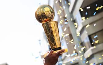 OAKLAND, CA - JUNE 12:  the Larry O'Brien Championship trophy is hoisted into the air during the Golden State Warriors Victory Parade on June 12, 2018 in Oakland, California. The Golden State Warriors beat the Cleveland Cavaliers 4-0 to win the 2018 NBA Finals. NOTE TO USER: User expressly acknowledges and agrees that, by downloading and or using this photograph, user is consenting to the terms and conditions of Getty Images License Agreement. Mandatory Copyright Notice: Copyright 2018 NBAE (Photo by Josh Leung/NBAE via Getty Images)