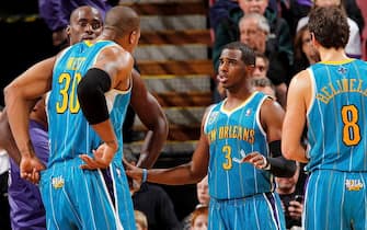 SACRAMENTO, CA - NOVEMBER 21: Chris Paul #3 of the New Orleans Hornets talks to his teammates during a break in action against the Sacramento Kings on November 21, 2010 at ARCO Arena in Sacramento, California. NOTE TO USER: User expressly acknowledges and agrees that, by downloading and/or using this Photograph, user is consenting to the terms and conditions of the Getty Images License Agreement. Mandatory Copyright Notice: Copyright 2010 NBAE (Photo byRocky Widner/NBAE via Getty Images)