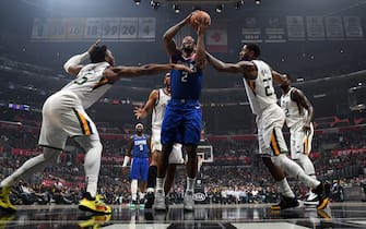 LOS ANGELES, CA - NOVEMBER 3: Kawhi Leonard #2 of the LA Clippers drives to the basket against the Utah Jazz on November 3, 2019 at STAPLES Center in Los Angeles, California. NOTE TO USER: User expressly acknowledges and agrees that, by downloading and/or using this Photograph, user is consenting to the terms and conditions of the Getty Images License Agreement. Mandatory Copyright Notice: Copyright 2019 NBAE (Photo by Adam Pantozzi/NBAE via Getty Images)