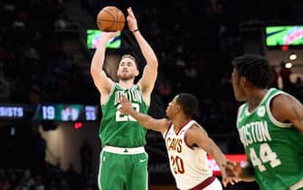 1185775208 CLEVELAND, OHIO - NOVEMBER 05: Gordon Hayward #20 of the Boston Celtics shoots over Brandon Knight #20 of the Cleveland Cavaliers during the second half at Rocket Mortgage Fieldhouse on November 05, 2019 in Cleveland, Ohio. The Celtics defeated the Cavaliers 119-113. NOTE TO USER: User expressly acknowledges and agrees that, by downloading and/or using this photograph, user is consenting to the terms and conditions of the Getty Images License Agreement. (Photo by Jason Miller/Getty Images)