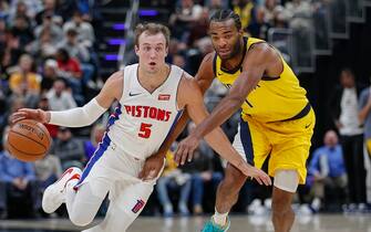 INDIANAPOLIS, IN - NOVEMBER 08: Luke Kennard #5 of the Detroit Pistons dribbles the ball against T.J. Warren #1 of the Indiana Pacers at Bankers Life Fieldhouse on November 8, 2019 in Indianapolis, Indiana. NOTE TO USER: User expressly acknowledges and agrees that, by downloading and/or using this photograph, user is consenting to the terms and conditions of the Getty Images License Agreement (Photo by Michael Hickey/Getty Images)