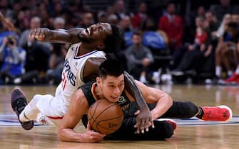 LOS ANGELES, CALIFORNIA - JANUARY 28:  Jeremy Lin #7 of the Atlanta Hawks protects the ball from Patrick Beverley #21 of the LA Clippers as he falls during a 123-118 Hawks win at Staples Center on January 28, 2019 in Los Angeles, California. (Photo by Harry How/Getty Images)
