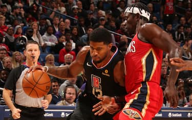 NEW ORLEANS, LA - NOVEMBER 14: Paul George #13 of the LA Clippers drives to the basket against the New Orleans Pelicans on November 14, 2019 at the Smoothie King Center in New Orleans, Louisiana. NOTE TO USER: User expressly acknowledges and agrees that, by downloading and or using this Photograph, user is consenting to the terms and conditions of the Getty Images License Agreement. Mandatory Copyright Notice: Copyright 2019 NBAE (Photo by Layne Murdoch Jr./NBAE via Getty Images)