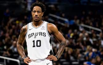 ORLANDO, FLORIDA - NOVEMBER 15: DeMar DeRozan #10 of the San Antonio Spurs between plays against the Orlando Magic in the second quarter at Amway Center on November 15, 2019 in Orlando, Florida. NOTE TO USER: User expressly acknowledges and agrees that, by downloading and/or using this photograph, user is consenting to the terms and conditions of the Getty Images License Agreement. (Photo by Harry Aaron/Getty Images)