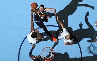 1091040414 MEMPHIS, TN - JANUARY 28: Nikola Jokic #15 of the Denver Nuggets gets control of the ball against the Memphis Grizzlies on January 28, 2019 at FedExForum in Memphis, Tennessee. NOTE TO USER: User expressly acknowledges and agrees that, by downloading and or using this photograph, User is consenting to the terms and conditions of the Getty Images License Agreement. Mandatory Copyright Notice: Copyright 2019 NBAE (Photo by Joe Murphy/NBAE via Getty Images)