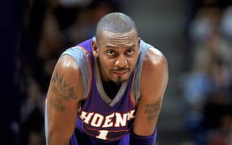 SACRAMENTO, CA - DECEMBER 14:  Anfernee Hardaway #1 of the Phoenix Suns looks on during the NBA game against the Sacramento Kings at Arco Arena on December 14, 2003 in Sacramento, California.  The Kings won 107-102.  NOTE TO USER:  User expressly acknowledges and agrees that, by downloading and/or using this Photograph, User is consenting to the terms and conditions of the Getty Images License Agreement.  (Photo by Rocky Widner/NBAE via Getty Images) 