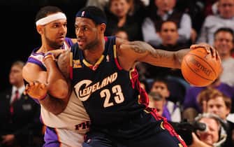 PHOENIX - DECEMBER 21: LeBron James #23 of the Cleveland Cavaliers is guarded by Jared Dudley #3 of the Phoenix Suns in an NBA Game played on December 21, 2009 at U.S. Airways Center in Phoenix, Arizona. NOTE TO USER: User expressly acknowledges and agrees that, by downloading and or using this Photograph, user is consenting to the terms and conditions of the Getty Images License Agreement. Mandatory Copyright Notice: Copyright 2009 NBAE (Photo by Barry Gossage/NBAE via Getty Images)