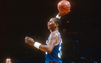 LANDOVER, MD - CIRCA 1983:  Terry Cummings #34 of the San Diego Clippers looks to pass the ball against the Washington Bullets during an NBA basketball game circa 1983 at the Capital Centre in Landover, Maryland. Cummings played for the Clippers from 1982-84. (Photo by Focus on Sport/Getty Images) 