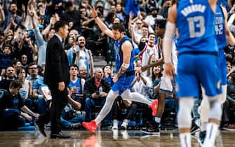 DALLAS, TX - MARCH 26: (EDITORS NOTE: Image has been digitally enhanced)  Luka Doncic #77 of the Dallas Mavericks celebrates a three point basket and runs up court against the Sacramento Kings on March 26, 2019 at the American Airlines Center in Dallas, Texas. NOTE TO USER: User expressly acknowledges and agrees that, by downloading and or using this photograph, User is consenting to the terms and conditions of the Getty Images License Agreement. Mandatory Copyright Notice: Copyright 2019 NBAE (Photo by Sean Berry/NBAE via Getty Images)