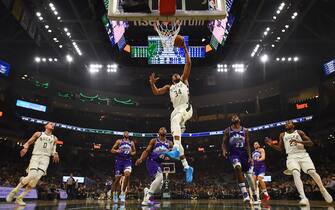 MILWAUKEE, WISCONSIN - NOVEMBER 25:  Giannis Antetokounmpo #34 of the Milwaukee Bucks dunks against the Utah Jazz during the second half of a game at Fiserv Forum on November 25, 2019 in Milwaukee, Wisconsin. NOTE TO USER: User expressly acknowledges and agrees that, by downloading and or using this photograph, User is consenting to the terms and conditions of the Getty Images License Agreement. (Photo by Stacy Revere/Getty Images)