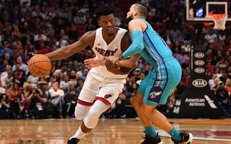 MIAMI, FLORIDA - NOVEMBER 25: Jimmy Butler #22 of the Miami Heat drives to the basket against the Charlotte Hornets in the second half at American Airlines Arena on November 25, 2019 in Miami, Florida. NOTE TO USER: User expressly acknowledges and agrees that, by downloading and or using this photograph, User is consenting to the terms and conditions of the Getty Images License Agreement. (Photo by Mark Brown/Getty Images)