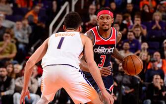 PHOENIX, AZ - NOVEMBER 27: Bradley Beal #3 of the Washington Wizards handles the ball against the Phoenix Suns on November 27, 2019 at Talking Stick Resort Arena in Phoenix, Arizona. NOTE TO USER: User expressly acknowledges and agrees that, by downloading and or using this photograph, user is consenting to the terms and conditions of the Getty Images License Agreement. Mandatory Copyright Notice: Copyright 2019 NBAE (Photo by Barry Gossage/NBAE via Getty Images)