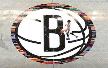 BROOKLYN, NY - NOVEMBER 29: An overhead shot of Spencer Dinwiddie #8 of the Brooklyn Nets dribbling the ball at center court during the game against the Boston Celtics on November 29, 2019 at Barclays Center in Brooklyn, New York. NOTE TO USER: User expressly acknowledges and agrees that, by downloading and or using this photograph, User is consenting to the terms and conditions of the Getty Images License Agreement. Mandatory Copyright Notice: Copyright 2019 NBAE (Photo by Nathaniel S. Butler/NBAE via Getty Images)