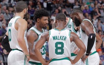 SACRAMENTO, CA - NOVEMBER 17: Jayson Tatum #0, Marcus Smart #36, Kemba Walker #8, Daniel Theis #27 and Jaylen Brown #7 of the Boston Celtics huddle during the game against the Sacramento Kings on November 17, 2019 at Golden 1 Center in Sacramento, California. NOTE TO USER: User expressly acknowledges and agrees that, by downloading and or using this photograph, User is consenting to the terms and conditions of the Getty Images Agreement. Mandatory Copyright Notice: Copyright 2019 NBAE (Photo by Rocky Widner/NBAE via Getty Images)