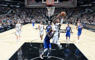 SAN ANTONIO, TX - NOVEMBER 29: Dejounte Murray #5 of the San Antonio Spurs shoots the ball against the LA Clippers on November 29, 2019 at the AT&T Center in San Antonio, Texas. NOTE TO USER: User expressly acknowledges and agrees that, by downloading and or using this photograph, user is consenting to the terms and conditions of the Getty Images License Agreement. Mandatory Copyright Notice: Copyright 2019 NBAE (Photos by Logan Riely/NBAE via Getty Images)