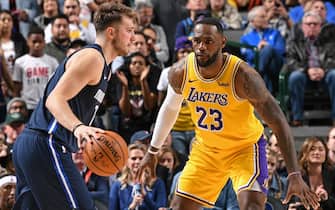 DALLAS, TX - NOVEMBER 1: LeBron James #23 of the Los Angeles Lakers guards Luka Doncic #77 of the Dallas Mavericks on November 1, 2019 at the American Airlines Center in Dallas, Texas. NOTE TO USER: User expressly acknowledges and agrees that, by downloading and or using this photograph, User is consenting to the terms and conditions of the Getty Images License Agreement. Mandatory Copyright Notice: Copyright 2019 NBAE (Photo by Glenn James/NBAE via Getty Images)