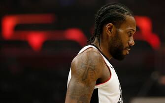 LOS ANGELES, CALIFORNIA - DECEMBER 01:  Kawhi Leonard #2 of the Los Angeles Clippers looks on during the first half against the Washington Wizards at Staples Center on December 01, 2019 in Los Angeles, California. NOTE TO USER: User expressly acknowledges and agrees that, by downloading and or using this photograph, User is consenting to the terms and conditions of the Getty Images License Agreement. (Photo by Katharine Lotze/Getty Images)