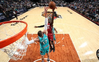 MEMPHIS, TN - DECEMBER 16: Kendrick Nunn #25 of the Miami Heat shoots the ball against the Memphis Grizzlies on December 16, 2019 at FedExForum in Memphis, Tennessee. NOTE TO USER: User expressly acknowledges and agrees that, by downloading and or using this photograph, User is consenting to the terms and conditions of the Getty Images License Agreement. Mandatory Copyright Notice: Copyright 2019 NBAE (Photo by Joe Murphy/NBAE via Getty Images)