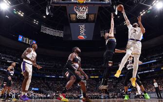 1186308230 DENVER, CO - DECEMBER 3: Anthony Davis #3 of the Los Angeles Lakers shoots the ball during the game against the Denver Nuggets on December 3, 2019 at the Pepsi Center in Denver, Colorado. NOTE TO USER: User expressly acknowledges and agrees that, by downloading and/or using this Photograph, user is consenting to the terms and conditions of the Getty Images License Agreement. Mandatory Copyright Notice: Copyright 2019 NBAE (Photo by Garrett Ellwood/NBAE via Getty Images)