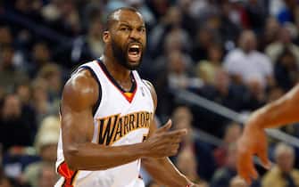 OAKLAND, CA - NOVEMBER 29:  Baron Davis #5 of the Golden State Warriors reacts to a call during the first half against the Houston Rockets November 29, 2007 at the Oracle Arena in Oakland, California.  (Photo by Justin Sullivan/Getty Images)