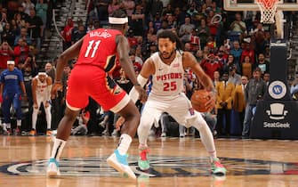NEW ORLEANS, LA - DECEMBER 9: Derrick Rose #25 of the Detroit Pistons handles the ball against the New Orleans Pelicans on December 9, 2019 at the Smoothie King Center in New Orleans, Louisiana. NOTE TO USER: User expressly acknowledges and agrees that, by downloading and or using this Photograph, user is consenting to the terms and conditions of the Getty Images License Agreement. Mandatory Copyright Notice: Copyright 2019 NBAE (Photo by Layne Murdoch Jr./NBAE via Getty Images)