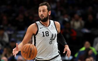 DALLAS, TEXAS - NOVEMBER 18:  Marco Belinelli #18 of the San Antonio Spurs at American Airlines Center on November 18, 2019 in Dallas, Texas.  NOTE TO USER: User expressly acknowledges and agrees that, by downloading and or using this photograph, User is consenting to the terms and conditions of the Getty Images License Agreement. (Photo by Ronald Martinez/Getty Images)