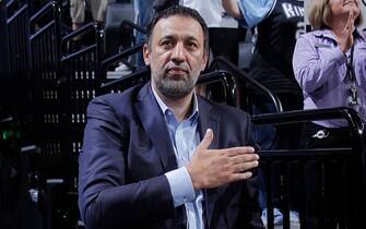 SACRAMENTO, CA - APRIL 7: Fans cheer on General Manager Vlade Divac of the Sacramento Kings for being elected into the Hall of Fame during the game against the New Orleans Pelicans on April 7, 2019 at Golden 1 Center in Sacramento, California. NOTE TO USER: User expressly acknowledges and agrees that, by downloading and or using this photograph, User is consenting to the terms and conditions of the Getty Images Agreement. Mandatory Copyright Notice: Copyright 2019 NBAE (Photo by Rocky Widner/NBAE via Getty Images)