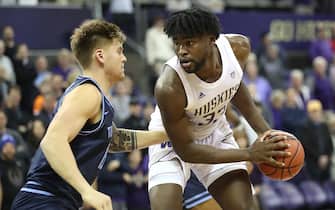 SEATTLE, WASHINGTON - NOVEMBER 24: Isaiah Stewart #33 of the Washington Huskies looks down the court against Alex Floresca #15 of the San Diego Toreros in the first half during their game at Hec Edmundson Pavilion on November 24, 2019 in Seattle, Washington. (Photo by Abbie Parr/Getty Images)