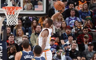 1188352128 SALT LAKE CITY, UT - DECEMBER 13: Alec Burks #8 of the Golden State Warriors shoots the ball against the Utah Jazz on December 13, 2019 at vivint.SmartHome Arena in Salt Lake City, Utah. NOTE TO USER: User expressly acknowledges and agrees that, by downloading and or using this Photograph, User is consenting to the terms and conditions of the Getty Images License Agreement. Mandatory Copyright Notice: Copyright 2019 NBAE (Photo by Noah Graham/NBAE via Getty Images)