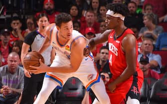 HOUSTON, TX - OCTOBER 28 : Danilo Gallinari #8 of the Oklahoma City Thunder handles the ball against Danuel House Jr. #4 of the Houston Rockets on October 28, 2019 at the Toyota Center in Houston, Texas. NOTE TO USER: User expressly acknowledges and agrees that, by downloading and or using this photograph, User is consenting to the terms and conditions of the Getty Images License Agreement. Mandatory Copyright Notice: Copyright 2019 NBAE (Photo by Bill Baptist/NBAE via Getty Images)