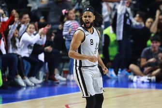 MEXICO CITY, MEXICO - DECEMBER 14: Patty Mills #8 of the San Antonio Spurs celebrates during a game between San Antonio Spurs and Phoenix Suns at Arena Ciudad de Mexico on December 14, 2019 in Mexico City, Mexico. (Photo by Hector Vivas/Getty Images)