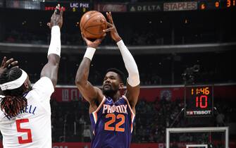 LOS ANGELES, CA - DECEMBER 17: Deandre Ayton #22 of the Phoenix Suns shoots the ball against the LA Clippers on December 17, 2019 at STAPLES Center in Los Angeles, California. NOTE TO USER: User expressly acknowledges and agrees that, by downloading and/or using this Photograph, user is consenting to the terms and conditions of the Getty Images License Agreement. Mandatory Copyright Notice: Copyright 2019 NBAE (Photo by Andrew D. Bernstein/NBAE via Getty Images)