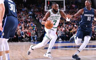 DALLAS, TX - DECEMBER 18: Jaylen Brown #7 of the Boston Celtics handles the ball against the Dallas Mavericks on December 18, 2019 at the American Airlines Center in Dallas, Texas. NOTE TO USER: User expressly acknowledges and agrees that, by downloading and or using this photograph, User is consenting to the terms and conditions of the Getty Images License Agreement. Mandatory Copyright Notice: Copyright 2019 NBAE (Photo by Glenn James/NBAE via Getty Images)