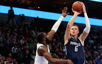 DALLAS, TEXAS - DECEMBER 18: Kristaps Porzingis #6 of the Dallas Mavericks shoots the ball against Jaylen Brown #7 of the Boston Celtics in the first half at American Airlines Center on December 18, 2019 in Dallas, Texas. NOTE TO USER: User expressly acknowledges and agrees that, by downloading and or using this photograph, User is consenting to the terms and conditions of the Getty Images License Agreement. (Photo by Tom Pennington/Getty Images)