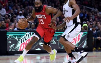 LOS ANGELES, CALIFORNIA - DECEMBER 19:  James Harden #13 of the Houston Rockets drives to the basket past Kawhi Leonard #2 of the LA Clippers during a 122-117 Rockets win at Staples Center on December 19, 2019 in Los Angeles, California.  NOTE TO USER: User expressly acknowledges and agrees that, by downloading and or using this photograph, User is consenting to the terms and conditions of the Getty Images License Agreement. (Photo by Harry How/Getty Images)