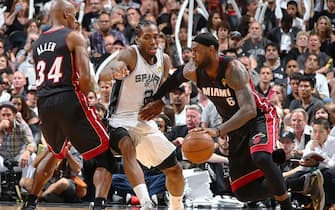 SAN ANTONIO, TX - JUNE 15: LeBron James #6 of the Miami Heat drives around Kawhi Leonard #2 of the San Antonio Spurs during Game Five of the 2014 NBA Finals at AT&T Center on June 15, 2014 in San Antonio, Texas. NOTE TO USER: User expressly acknowledges and agrees that, by downloading and/or using this photograph, user is consenting to the terms and conditions of the Getty Images License Agreement.  Mandatory Copyright Notice: Copyright 2014 NBAE (Photo by Nathaniel S. Butler/NBAE via Getty Images)