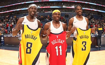 NEW ORLEANS, LA - DECEMBER 28:  The Holiday brothers exchange jerseys and pose for a photo following the game on December 28, 2019 at the Smoothie King Center in New Orleans, Louisiana. NOTE TO USER: User expressly acknowledges and agrees that, by downloading and or using this Photograph, user is consenting to the terms and conditions of the Getty Images License Agreement. Mandatory Copyright Notice: Copyright 2019 NBAE (Photo by Layne Murdoch Jr./NBAE via Getty Images)