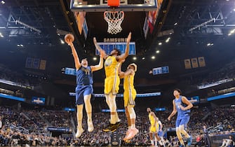SAN FRANCISCO, CA - DECEMBER 28: Luka Doncic #77 of the Dallas Mavericks shoots the ball against the Golden State Warriors on December 28, 2019 at Chase Center in San Francisco, California. NOTE TO USER: User expressly acknowledges and agrees that, by downloading and or using this photograph, user is consenting to the terms and conditions of Getty Images License Agreement. Mandatory Copyright Notice: Copyright 2019 NBAE (Photo by Noah Graham/NBAE via Getty Images)