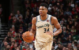 1191093008 CHICAGO, IL - DECEMBER 30: Giannis Antetokounmpo #34 of the Milwaukee Bucks handles the ball against the Chicago Bulls on December 30, 2019 at the United Center in Chicago, Illinois. NOTE TO USER: User expressly acknowledges and agrees that, by downloading and or using this photograph, user is consenting to the terms and conditions of the Getty Images License Agreement. Mandatory Copyright Notice: Copyright 2019 NBAE (Photo by Gary Dineen/NBAE via Getty Images)