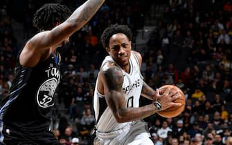 SAN ANTONIO, TX - DECEMBER 31: DeMar DeRozan #10 of the San Antonio Spurs drives to the basket against the Golden State Warriors on December 31, 2019 at the AT&T Center in San Antonio, Texas. NOTE TO USER: User expressly acknowledges and agrees that, by downloading and or using this photograph, user is consenting to the terms and conditions of the Getty Images License Agreement. Mandatory Copyright Notice: Copyright 2019 NBAE (Photos by Logan Riely/NBAE via Getty Images)