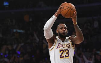 LOS ANGELES, CA - JANUARY 01: LeBron James #23 of the Los Angeles Lakers goes up for a dunk as Mikal Bridges #25 of the Phoenix Suns looks on in the first half at Staples Center on January 1, 2020 in Los Angeles, California. NOTE TO USER: User expressly acknowledges and agrees that, by downloading and/or using this photograph, user is consenting to the terms and conditions of the Getty Images License Agreement. (Photo by John McCoy/Getty Images)