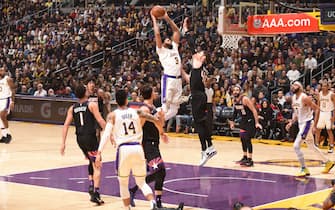 LOS ANGELES, CA - JANUARY 1: Anthony Davis #3 of the Los Angeles Lakers dunks the ball against the Phoenix Suns on January 1, 2020 at STAPLES Center in Los Angeles, California. NOTE TO USER: User expressly acknowledges and agrees that, by downloading and/or using this Photograph, user is consenting to the terms and conditions of the Getty Images License Agreement. Mandatory Copyright Notice: Copyright 2020 NBAE (Photo by Andrew D. Bernstein/NBAE via Getty Images) 