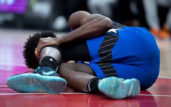 1191153964 WASHINGTON, DC - JANUARY 01: Jonathan Isaac #1 of the Orlando Magic is injured against the Washington Wizards during the first half at Capital One Arena on January 1, 2020 in Washington, DC. NOTE TO USER: User expressly acknowledges and agrees that, by downloading and or using this photograph, User is consenting to the terms and conditions of the Getty Images License Agreement. (Photo by Scott Taetsch/Getty Images)