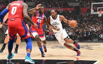LOS ANGELES, CA - JANUARY 2: Kawhi Leonard #2 of the LA Clippers drives to the basket against the Detroit Pistons on January 2, 2020 at STAPLES Center in Los Angeles, California. NOTE TO USER: User expressly acknowledges and agrees that, by downloading and/or using this Photograph, user is consenting to the terms and conditions of the Getty Images License Agreement. Mandatory Copyright Notice: Copyright 2020 NBAE (Photo by Andrew D. Bernstein/NBAE via Getty Images)