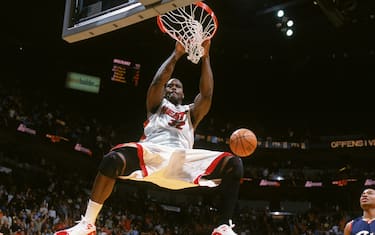 MIAMI - FEBRUARY 2:  Shaquille O'Neal #32 of the Miami Heat dunks against the Cleveland Cavaliers during the game at the American Airlines Arena in Miami, Florida, on February 2, 2006. NOTE TO USER: User expressly acknowledges and agrees that, by downloading and or using this photograph, User is consenting to the terms and conditions of the Getty Images License Agreement. Mandatory Copyright Notice: Copyright 2006 NBAE (Photo by Nathaniel S. Butler/NBAE via Getty Images)