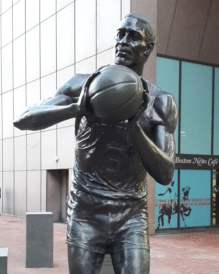 La statua di Bill Russell a Boston