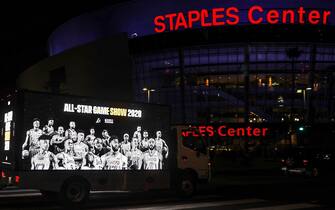 Truck parcheggiato davanti allo Staples Center