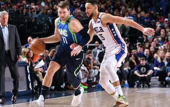 DALLAS, TX - JANUARY 11: Luka Doncic #77 of the Dallas Mavericks handles the ball while Ben Simmons #25 of the Philadelphia 76ers plays defense during the game on January 11, 2020 at the American Airlines Center in Dallas, Texas. NOTE TO USER: User expressly acknowledges and agrees that, by downloading and or using this photograph, User is consenting to the terms and conditions of the Getty Images License Agreement. Mandatory Copyright Notice: Copyright 2020 NBAE (Photo by Glenn James/NBAE via Getty Images)